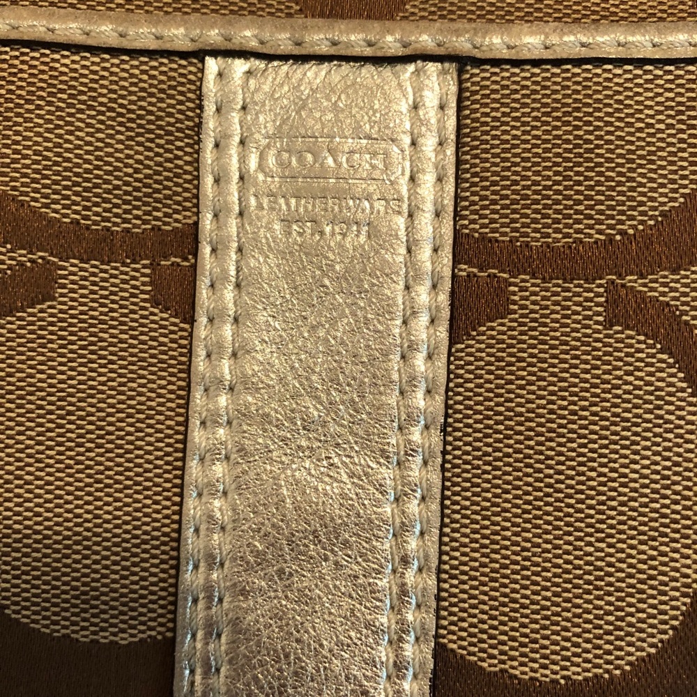 Coach Signature Crossbody - Picture 2 of 9